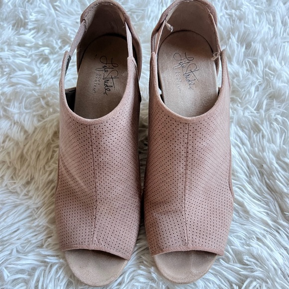 Women sandals, size 9.5, used a couple if times, in good conditions - Picture 1 of 5